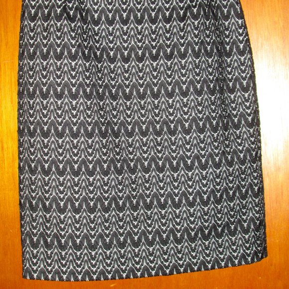Like New Pencil Skirt - Lace Look - Picture 2 of 10